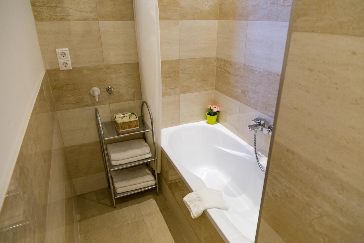 Balaton Delux Apartment Budapest Exterior photo